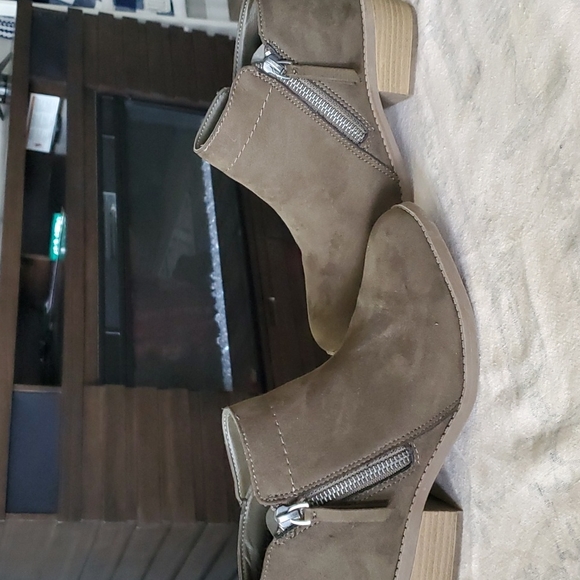 Time and Tru Shoes - Olive green suaded boot/shoe